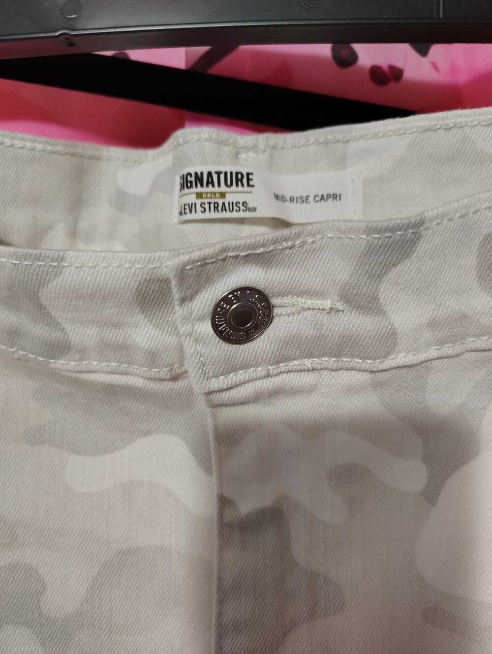 NWT Levi Strauss Mid-Rise Capris - Size 24 - Picture 4 of 6
